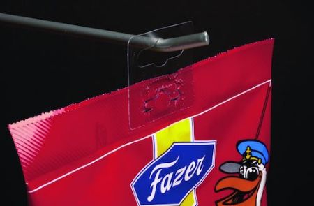 Hangtag 50x50mm met eurolock gemonteerd aan retailverpakking