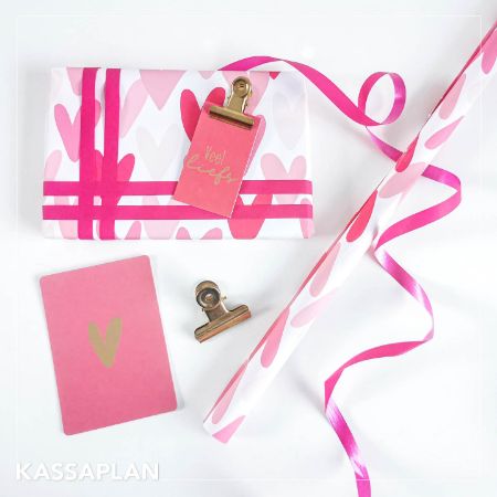 Sfeerbeeld- hartjesregen Red/Pink cadeaupapier