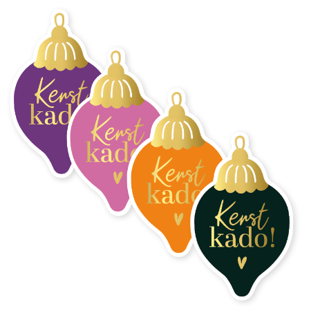 Kerst sticker in een kerstbal met 'Kerst kado!'– 4 varianten – 38x63mm