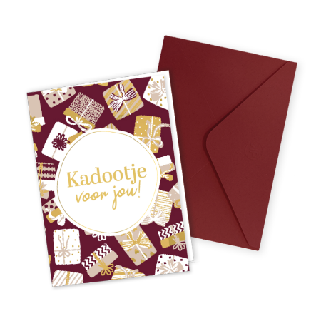 Kadootje voor jou kaartje - Gevouwen wenskaart met rode envelop