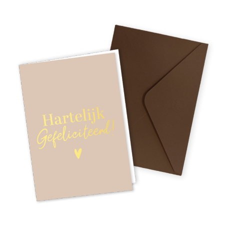 Beige kaart met hartelijk gefeliciteerd in goud - wenskaartje met bruine envelop