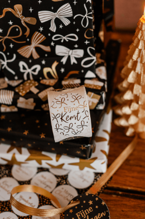 Kerststicker Fijne kerst zwart wit goud met strikjes – 3 varianten – 43x59mm