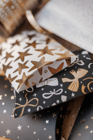 Wit gondeldoosje met gouden sterren – kerstverpakking