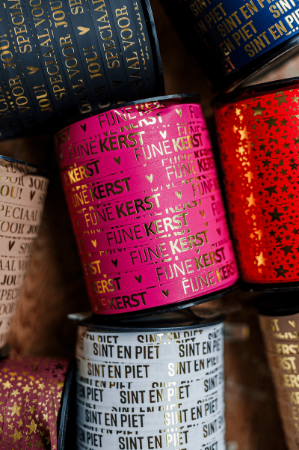 Roze paperlook lint met gouden tekst 'Fijne kerst' - Cadeaulint 10mmx150m