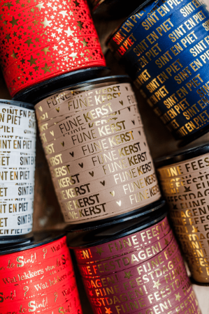 Mokka kadolint met gouden tekst 'Fijne kerst' - cadeaulint 10 mm x 150 meter