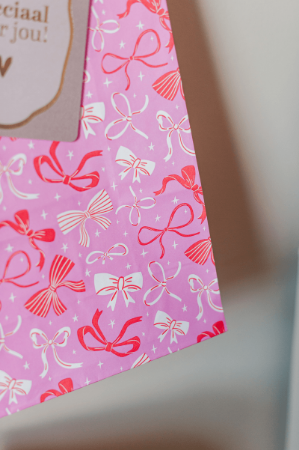 Roze papieren tas rode/witte strikken 22x31cm - Cadeautas