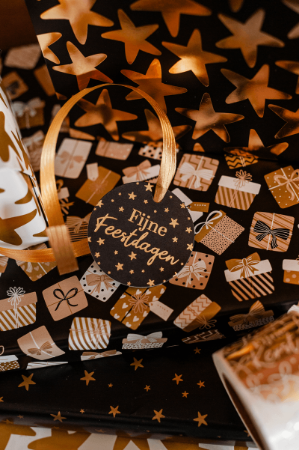Ronde cadeaulabel Fijne feestdagen zwart met sterren – D60 mm
