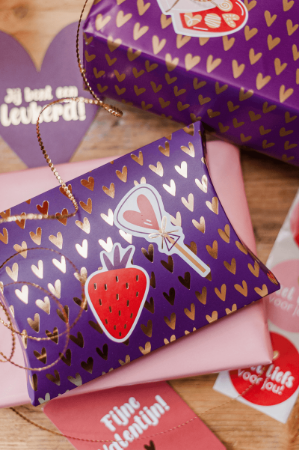 Paars gondeldoosje met gouden hartjes