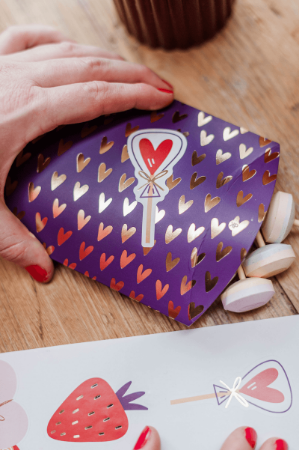 Paars gondeldoosje met gouden hartjes