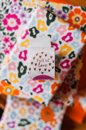 Full of love stickers - Ronde stickers met hartjes (4 varianten)