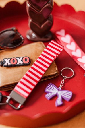 Kusje en een knuffel cadeau - XOXO 3D PVC sleutelhanger met bijpassend kaartje